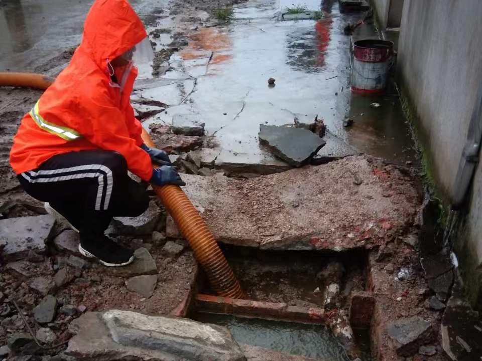 灌阳专业清理污水池 炜誉市政以规范流程守护城市 “肠道”